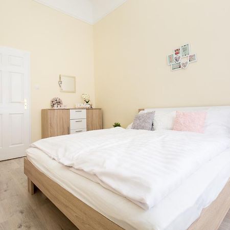 Bpm: Dob70 Classic Apartment In Downtown بودابست الغرفة الصورة