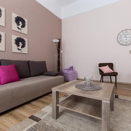 Bpm: Dob70 Classic Apartment In Downtown بودابست الغرفة الصورة