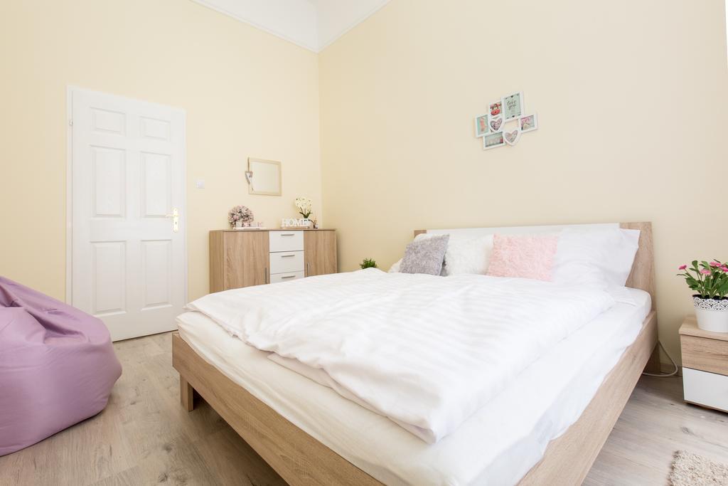 Bpm: Dob70 Classic Apartment In Downtown بودابست الغرفة الصورة