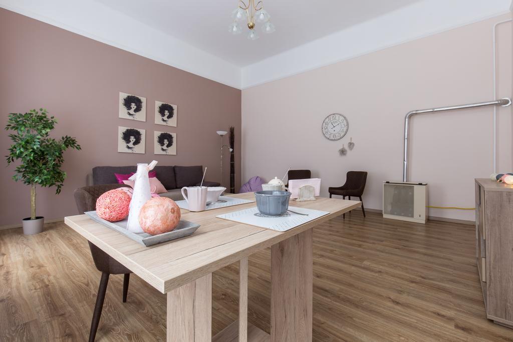 Bpm: Dob70 Classic Apartment In Downtown بودابست الغرفة الصورة