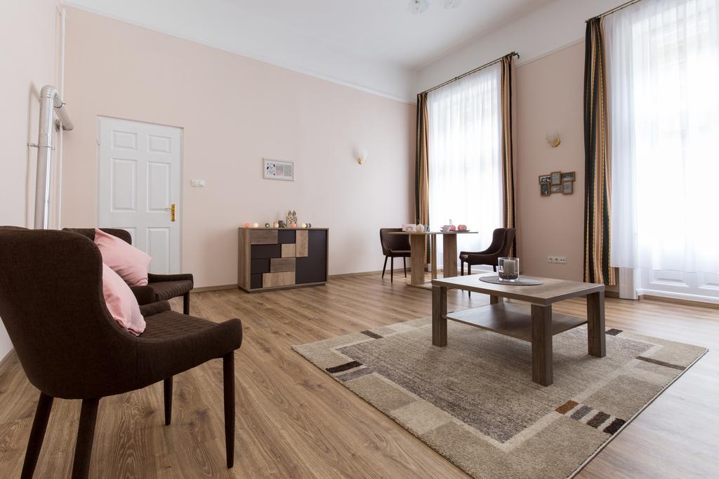 Bpm: Dob70 Classic Apartment In Downtown بودابست الغرفة الصورة