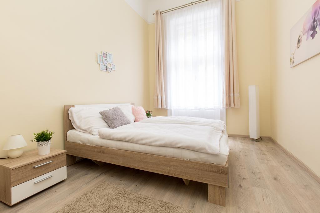 Bpm: Dob70 Classic Apartment In Downtown بودابست الغرفة الصورة