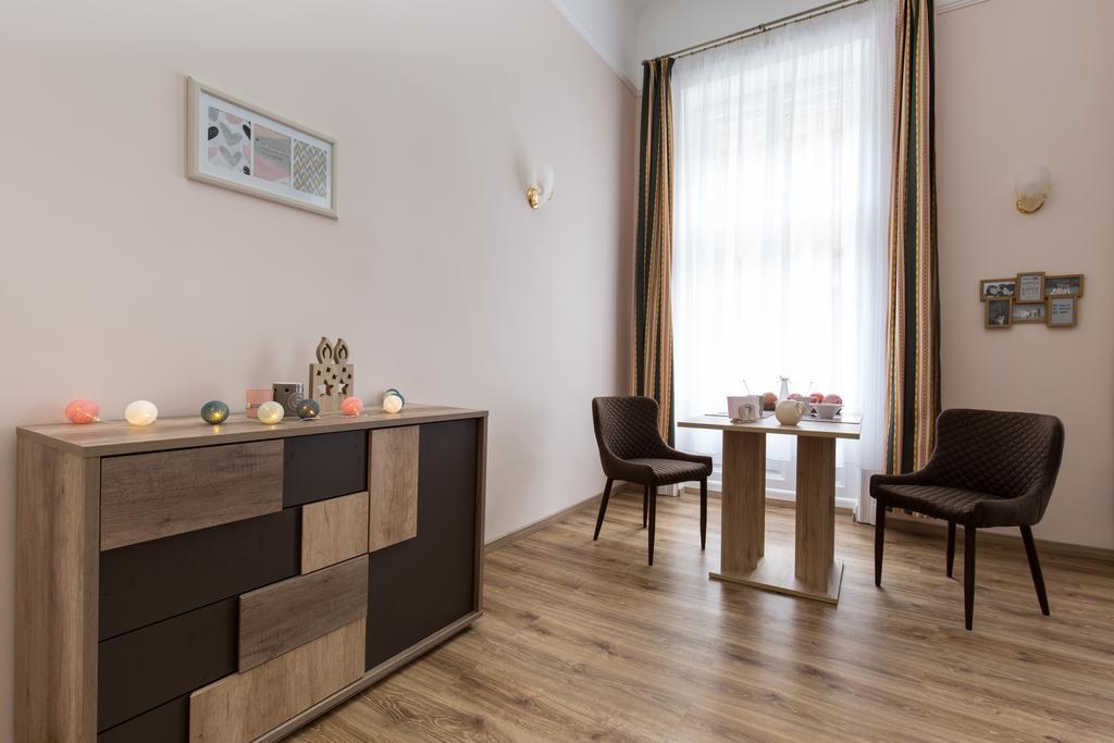 Bpm: Dob70 Classic Apartment In Downtown بودابست الغرفة الصورة