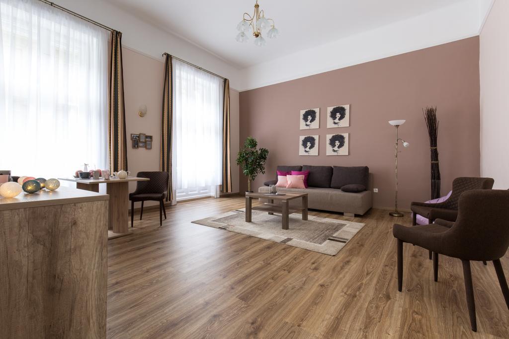 Bpm: Dob70 Classic Apartment In Downtown بودابست الغرفة الصورة
