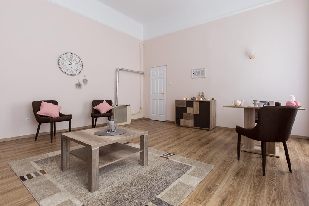 Bpm: Dob70 Classic Apartment In Downtown بودابست الغرفة الصورة
