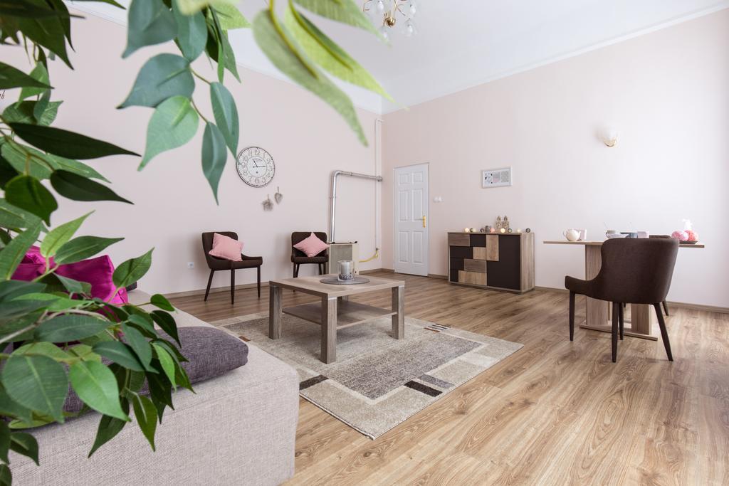 Bpm: Dob70 Classic Apartment In Downtown بودابست الغرفة الصورة