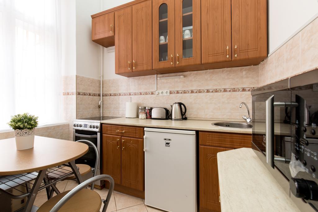 Bpm: Dob70 Classic Apartment In Downtown بودابست الغرفة الصورة