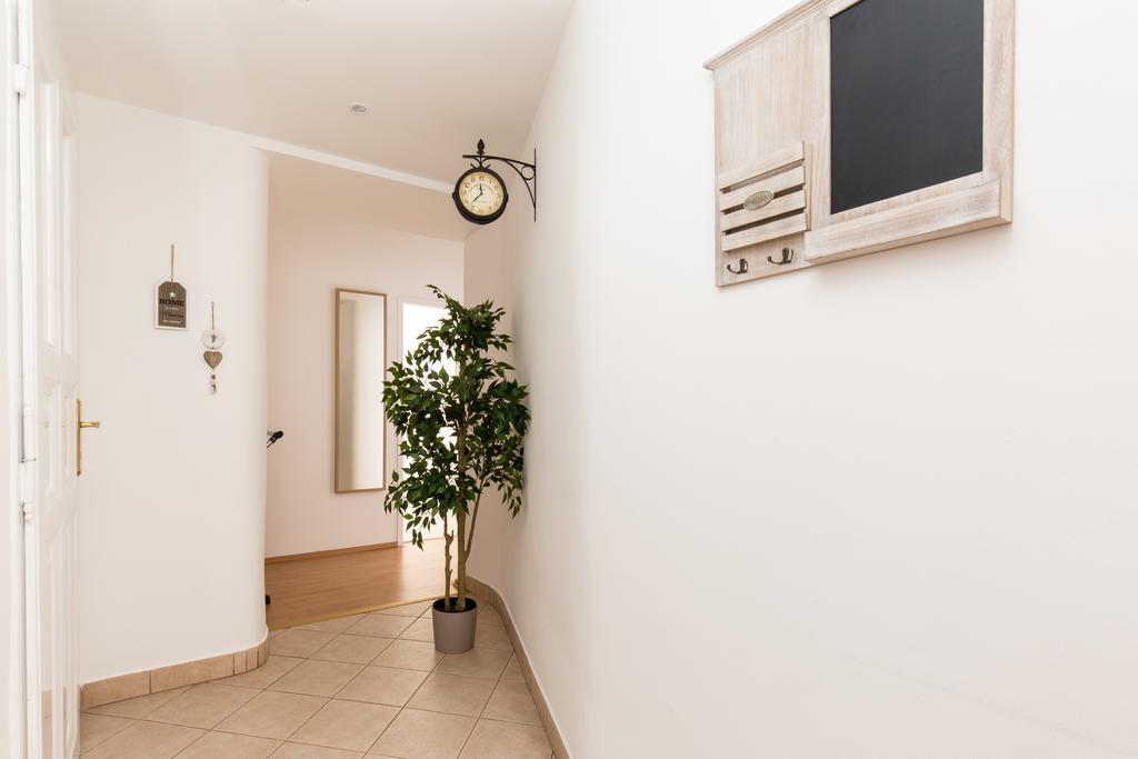 Bpm: Dob70 Classic Apartment In Downtown بودابست الغرفة الصورة