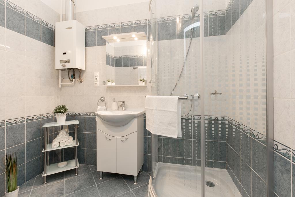 Bpm: Dob70 Classic Apartment In Downtown بودابست الغرفة الصورة